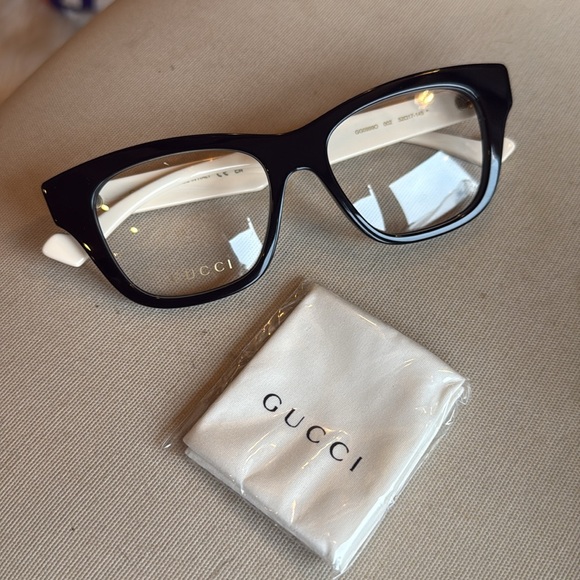 Gucci Eyeglasses - Picture 4 of 4